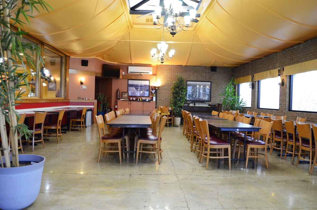 Fawzi's Sports Bar & Grill Photo 6