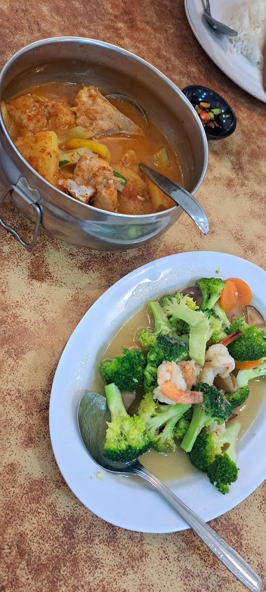 Rumah Makan 16 (dulunya Hawaii)