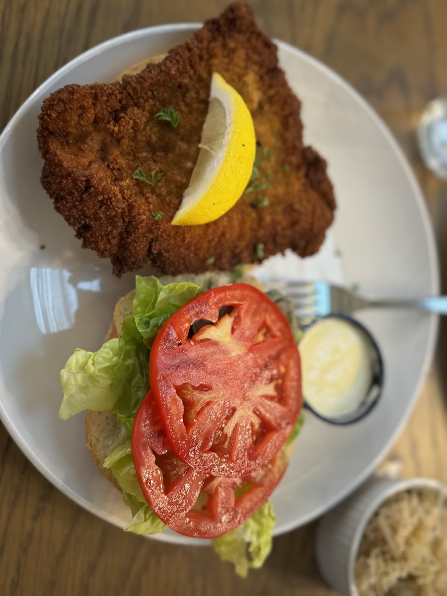 Cabbage Hill Schnitzel Haus Photo 10