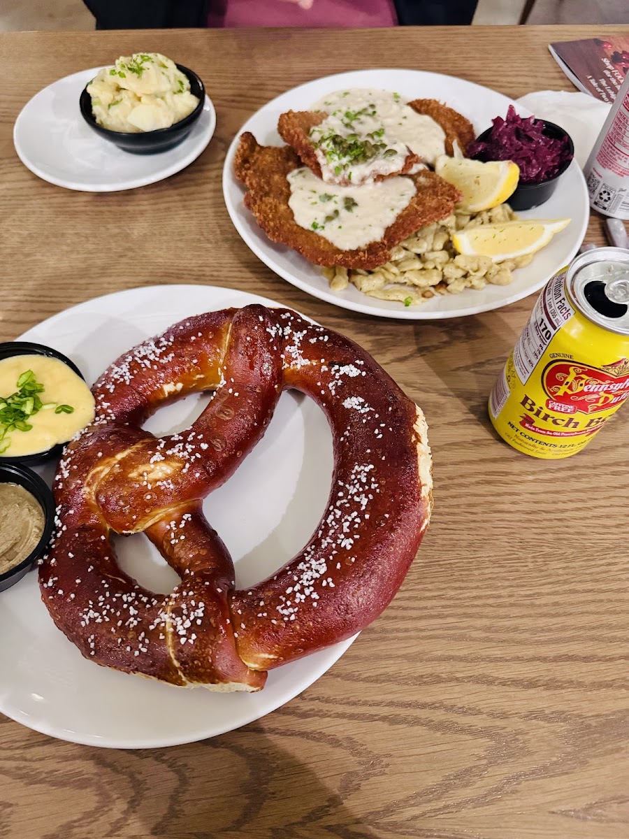 Cabbage Hill Schnitzel Haus Photo 2