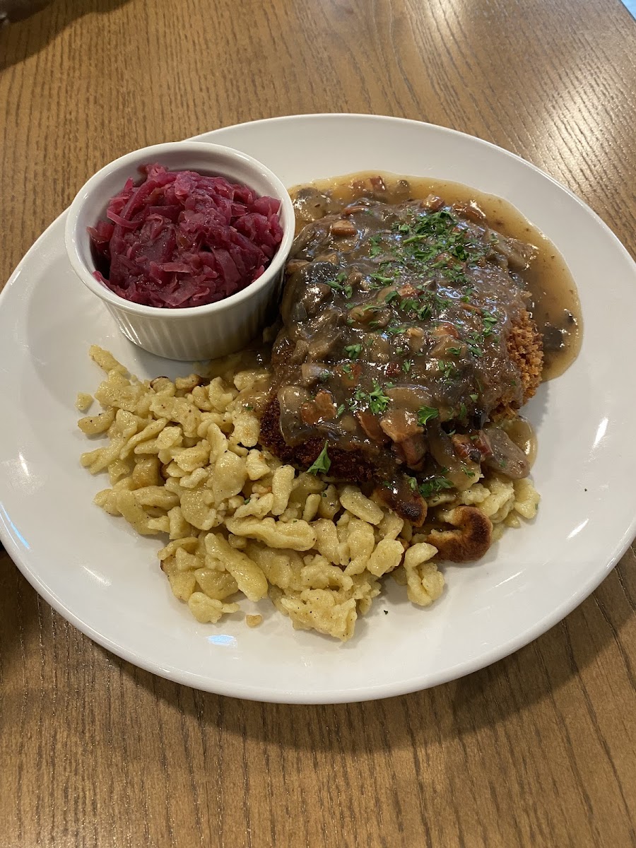 Cabbage Hill Schnitzel Haus Photo 7
