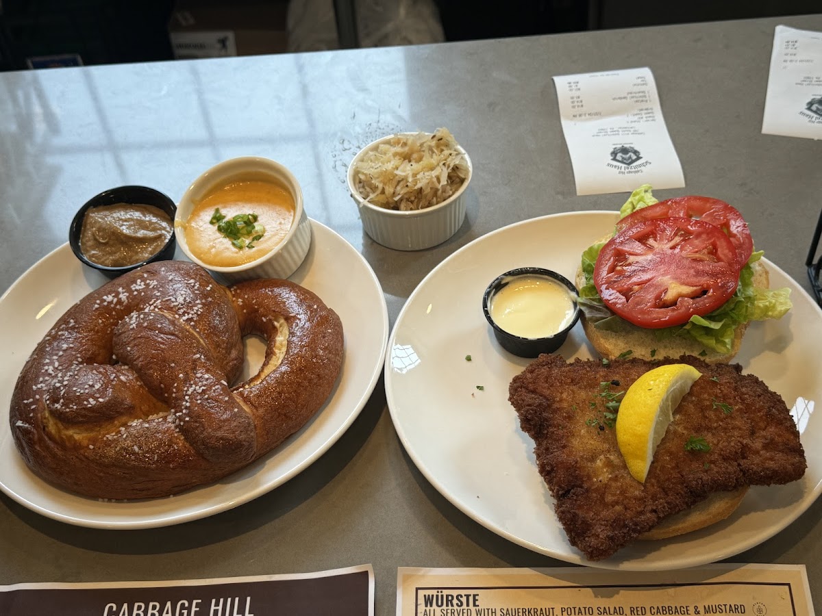 Cabbage Hill Schnitzel Haus Photo 8