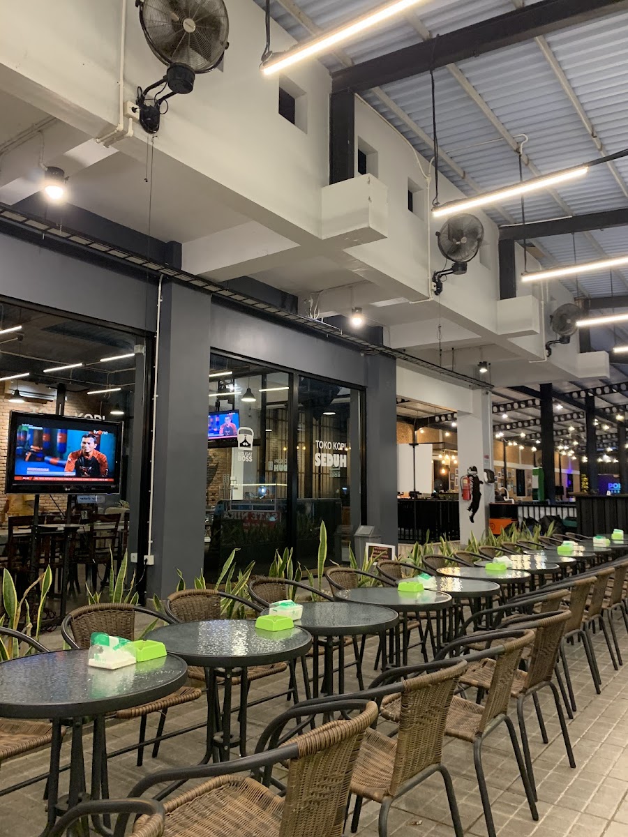 Podium Foodcourt Photo 4