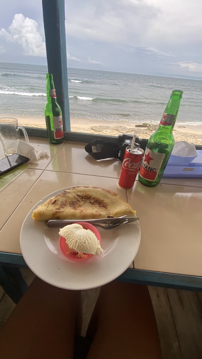 Surfer Cafe Photo 8
