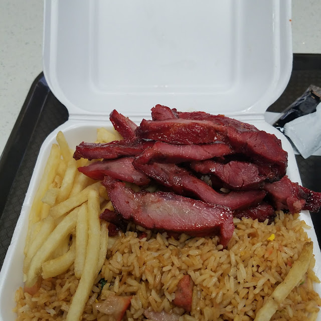 Combinación De Carne Ahumada Con Tostones Con Ajo