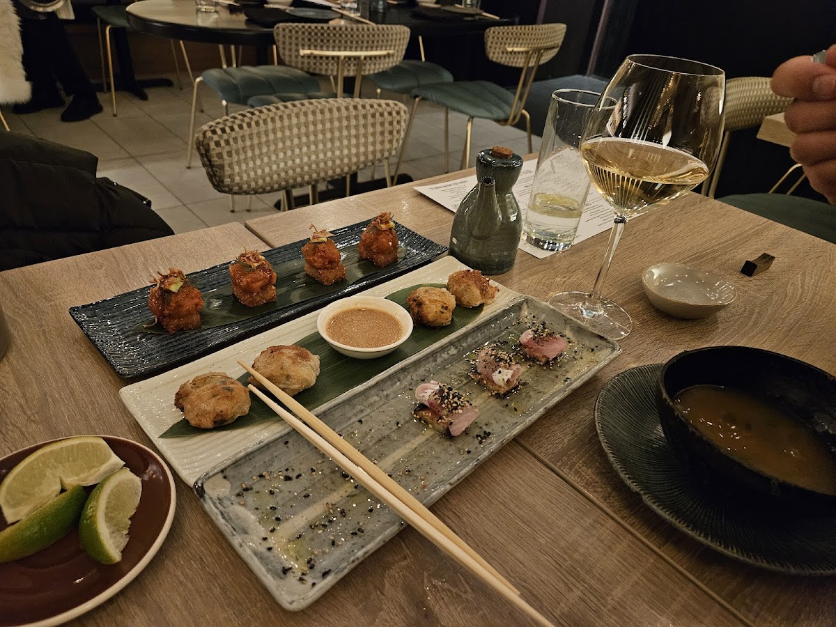 Crave Sushi Bar Photo 6