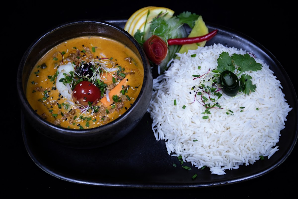 SU-MO Sushi, Momos & Curry Photo 3