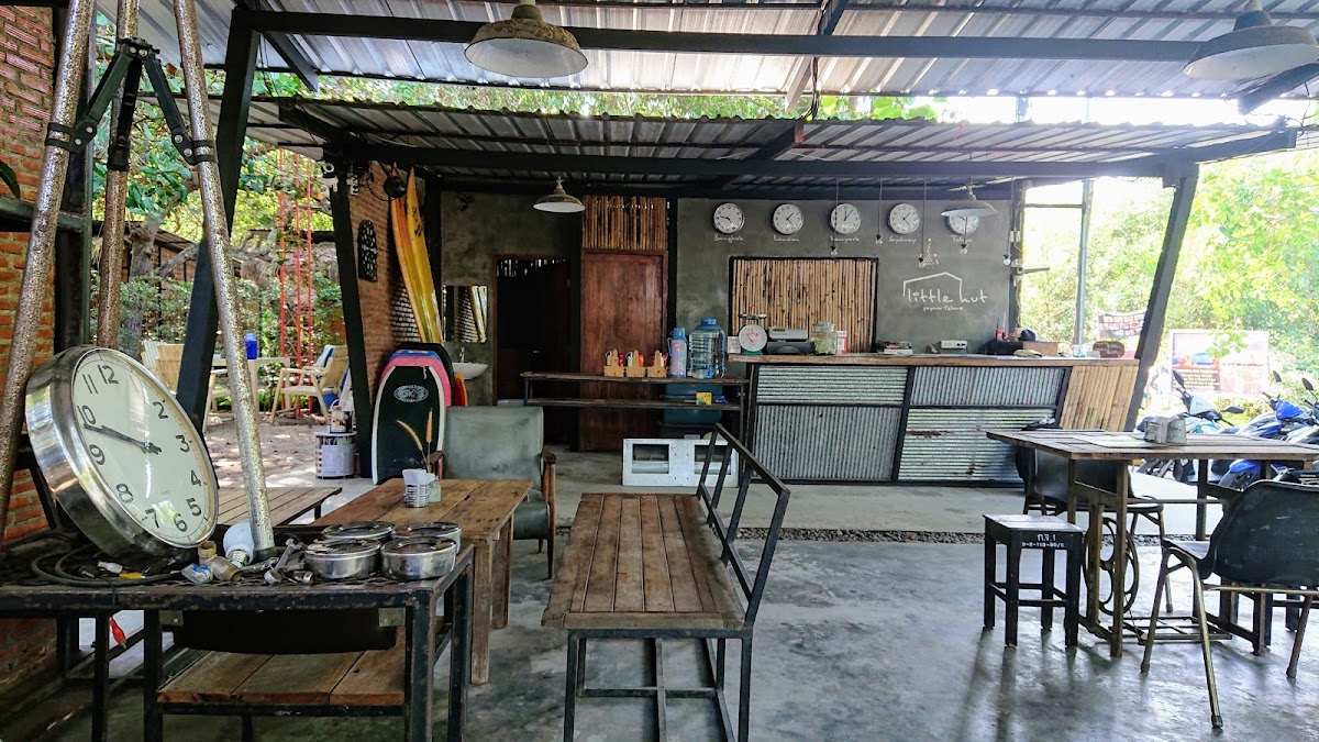 Little Hut Bungalow & Café Photo 6