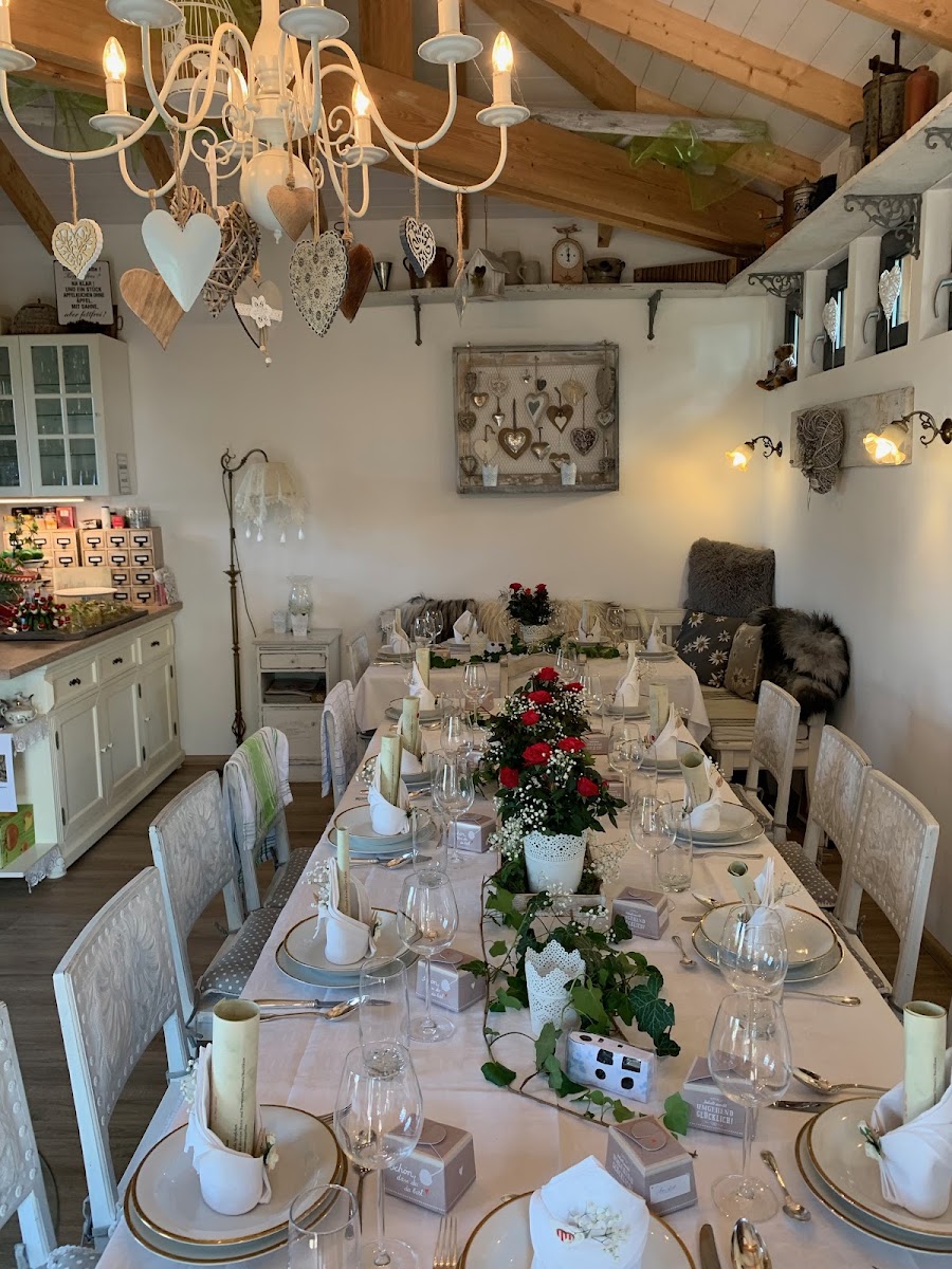 Schmeckewöhlerchen, Gartencafé und Vintage-Shop