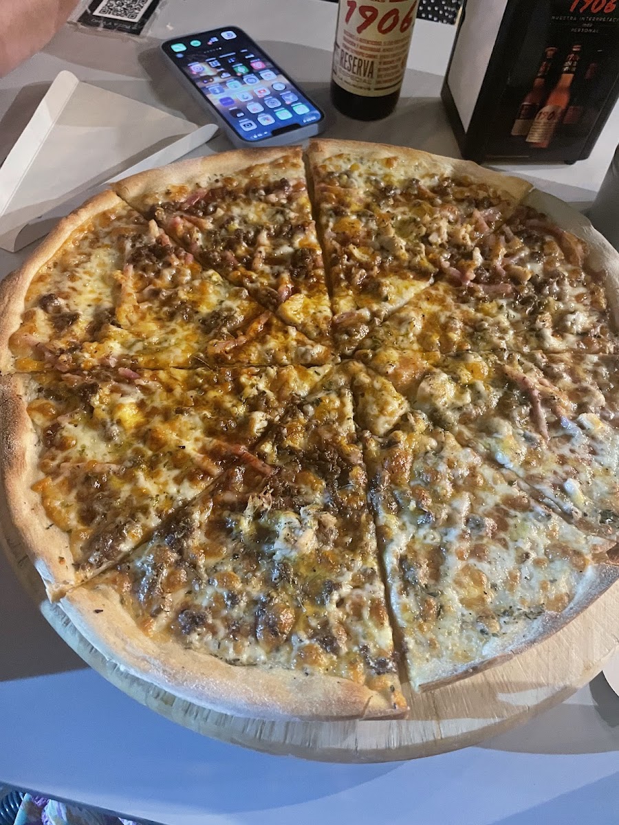Pizza y Vino Photo 2