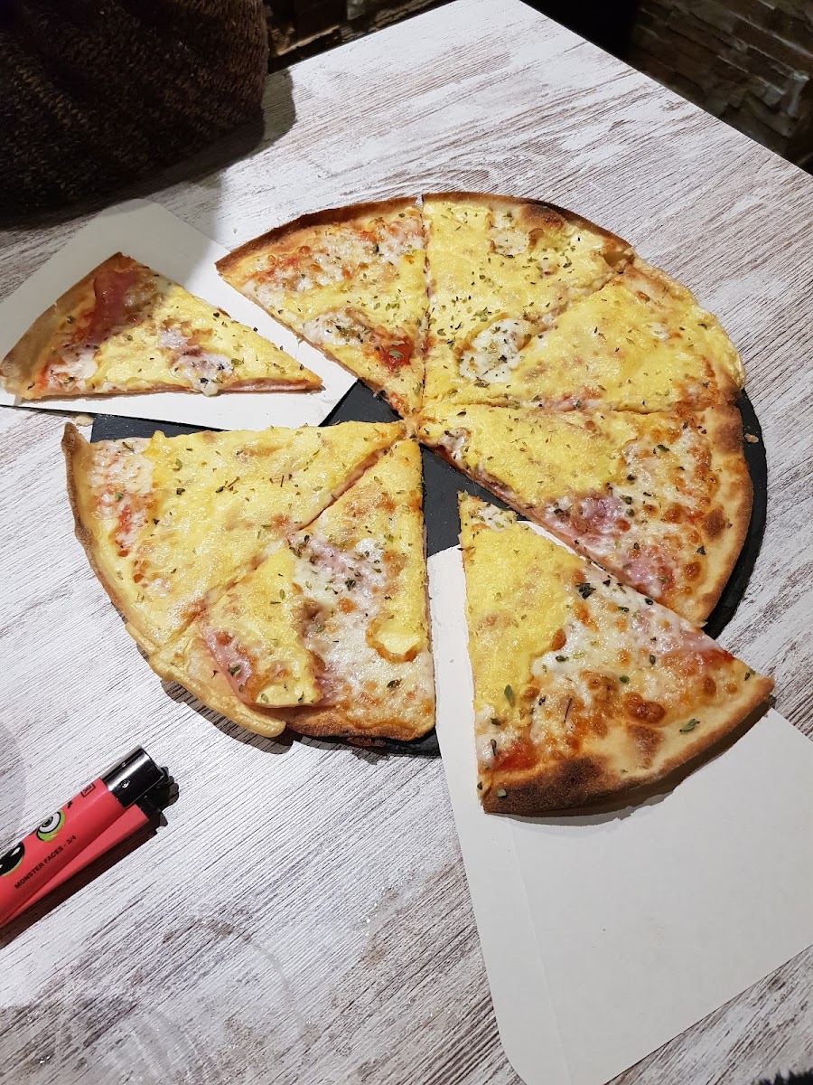 Pizza y Vino Photo 6