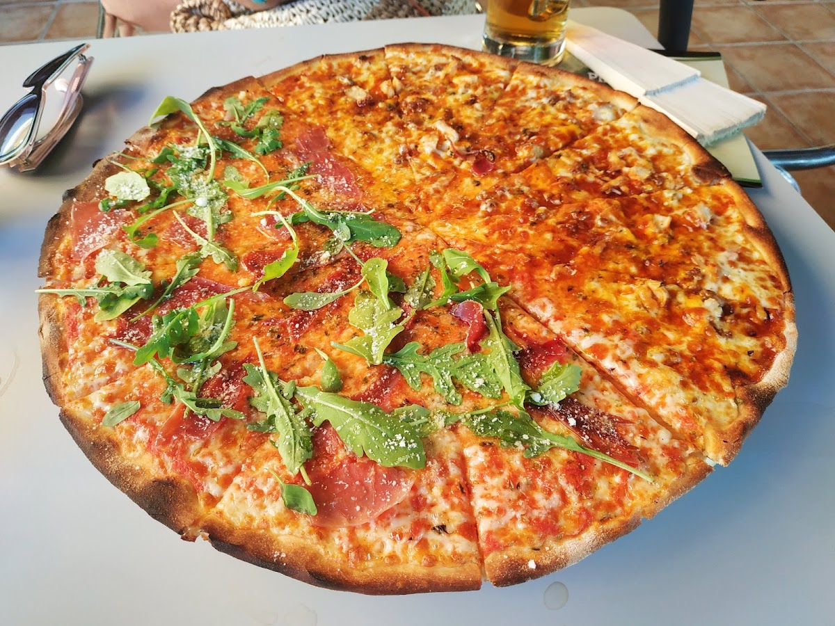 Pizza y Vino Photo 7