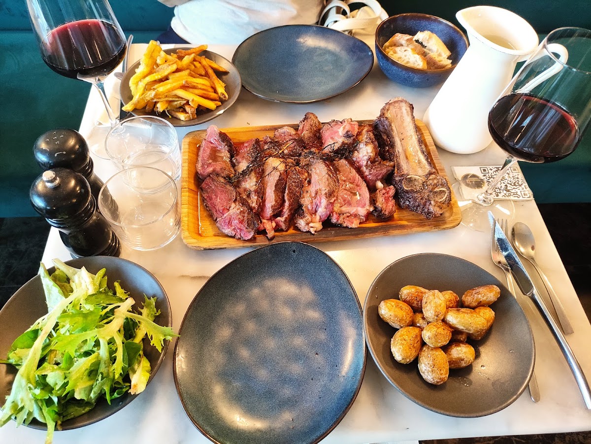 Lully Restaurant Photo 4