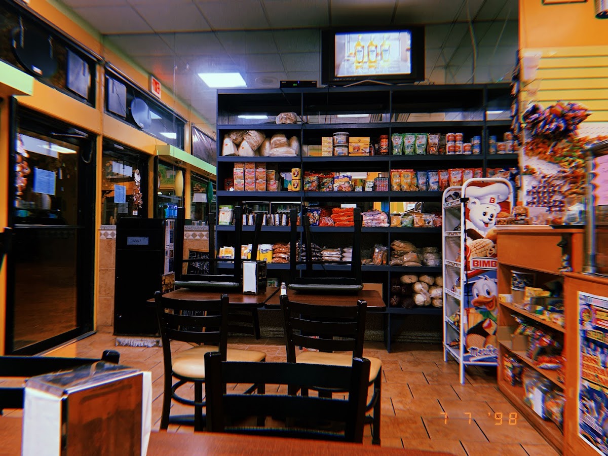 Atlixco Hamptons Deli Photo 3