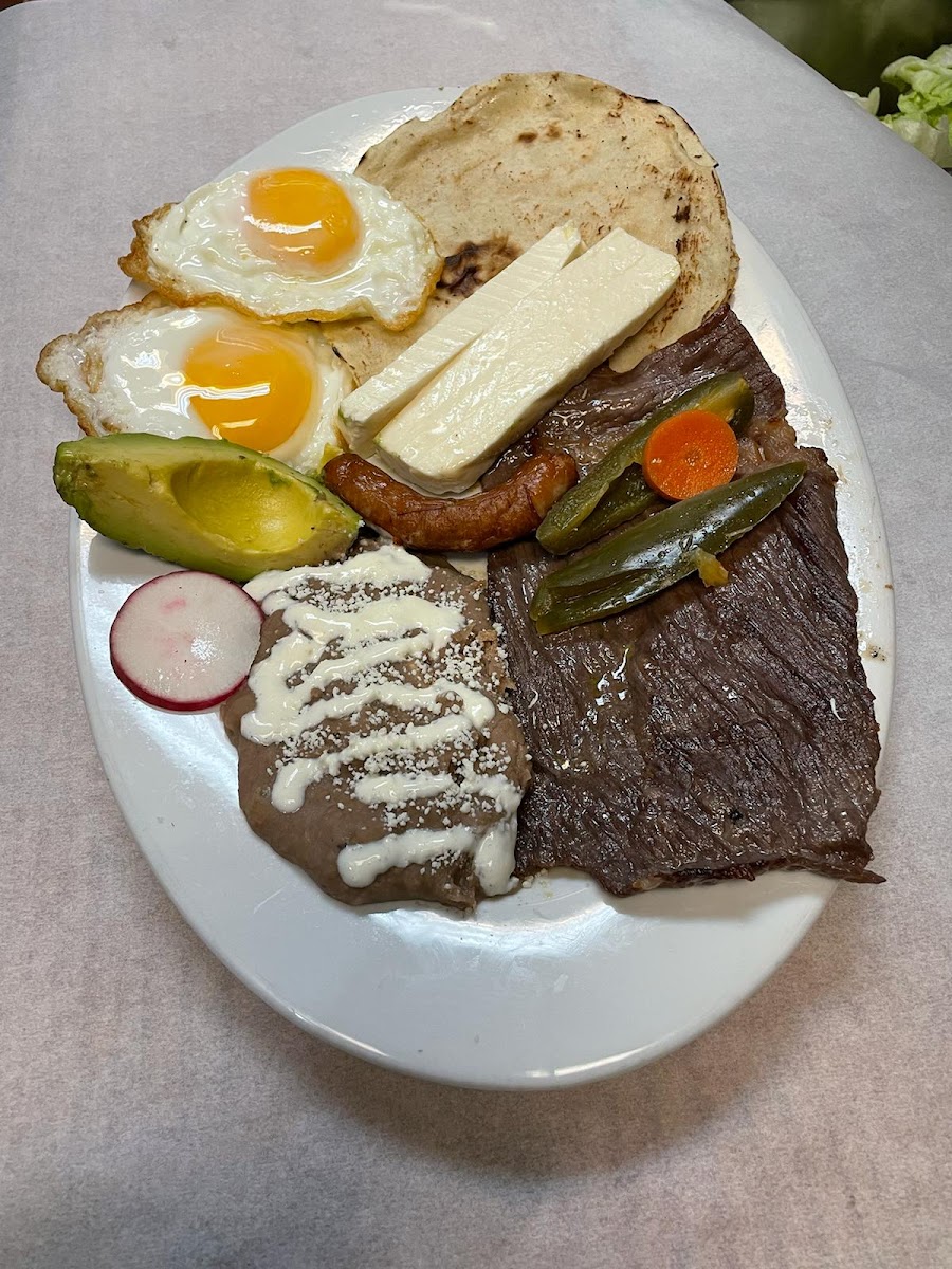 Atlixco Hamptons Deli Photo 4