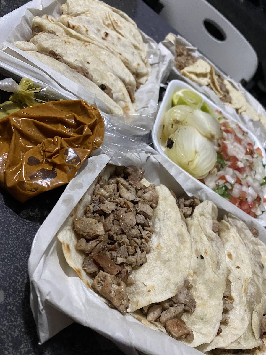 Tacos de carne asada La Regia Photo 3