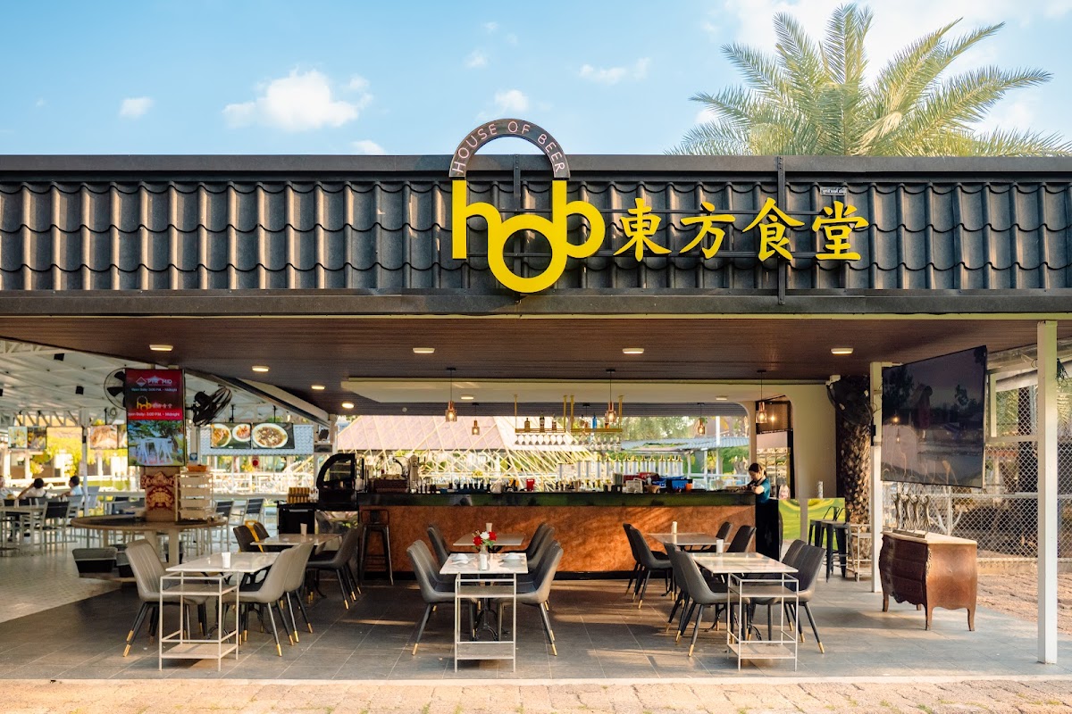 พีระมิด : Pyramid Beer Garden & Restaurant