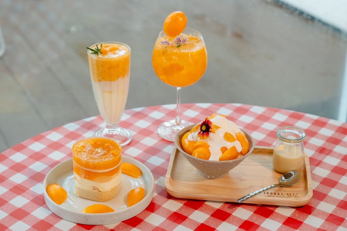 พีระมิด : Pyramid Beer Garden & Restaurant Photo 3