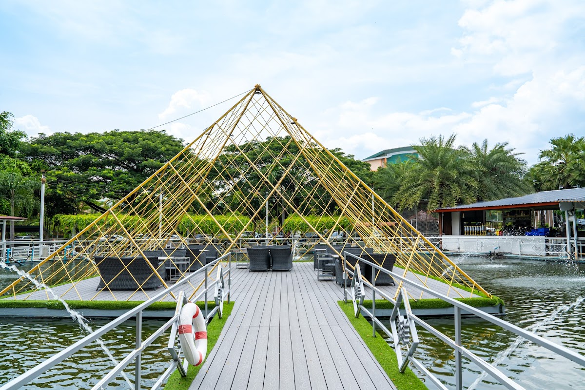 พีระมิด : Pyramid Beer Garden & Restaurant Photo 4