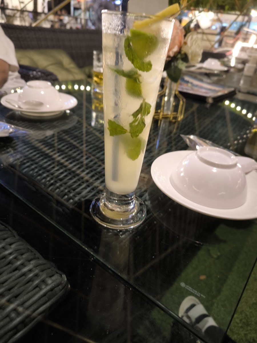 พีระมิด : Pyramid Beer Garden & Restaurant Photo 5