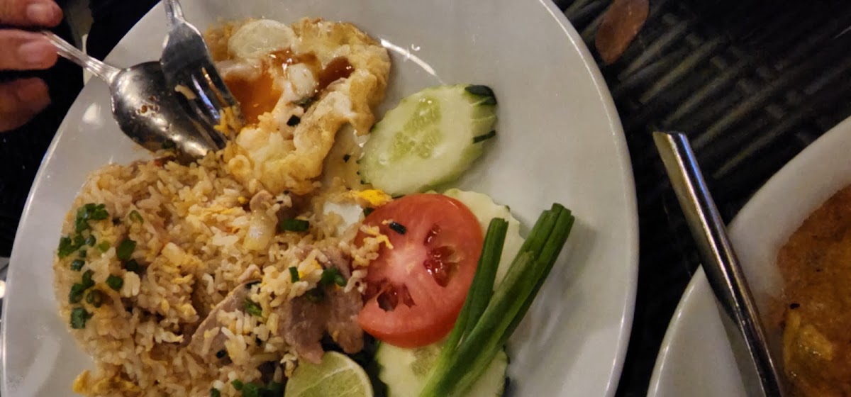พีระมิด : Pyramid Beer Garden & Restaurant Photo 9