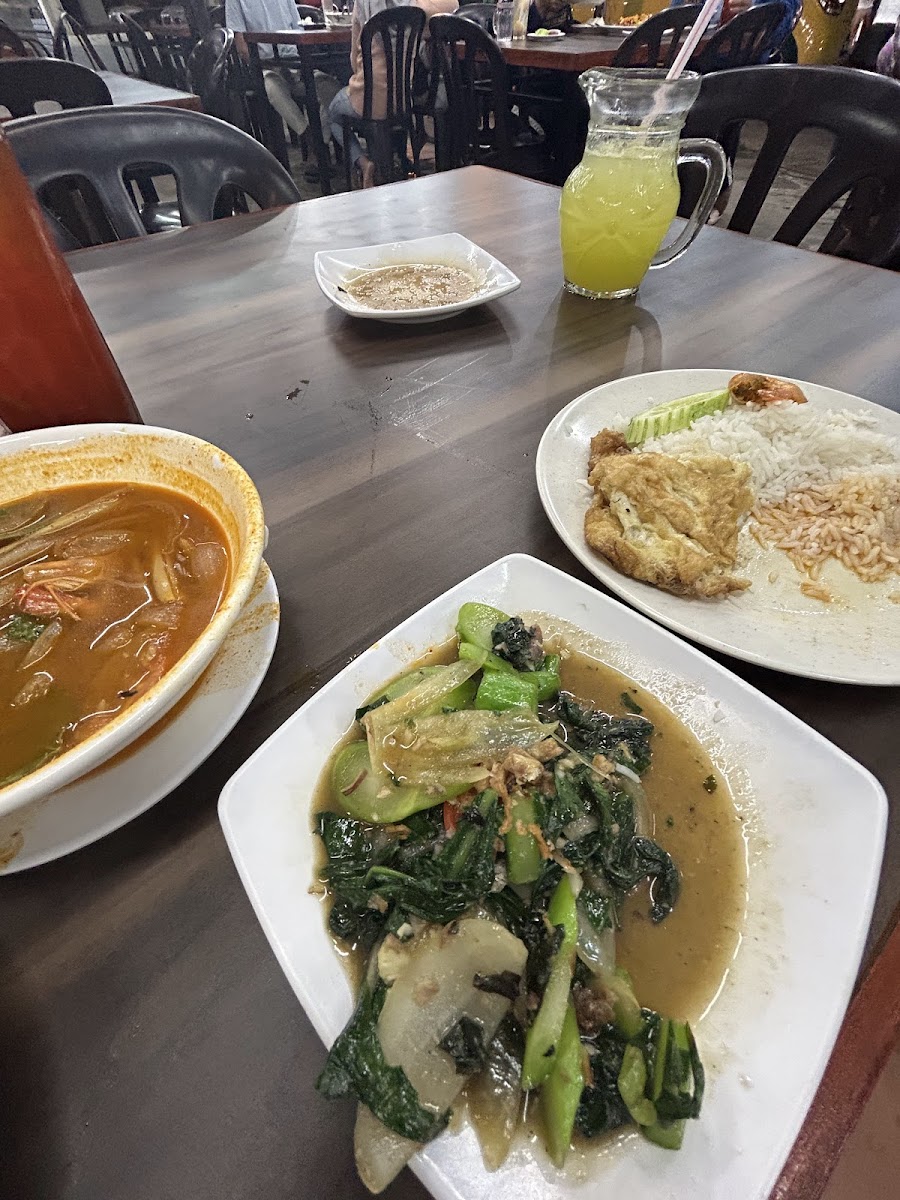 Esah Tomyam Seafood Photo 2