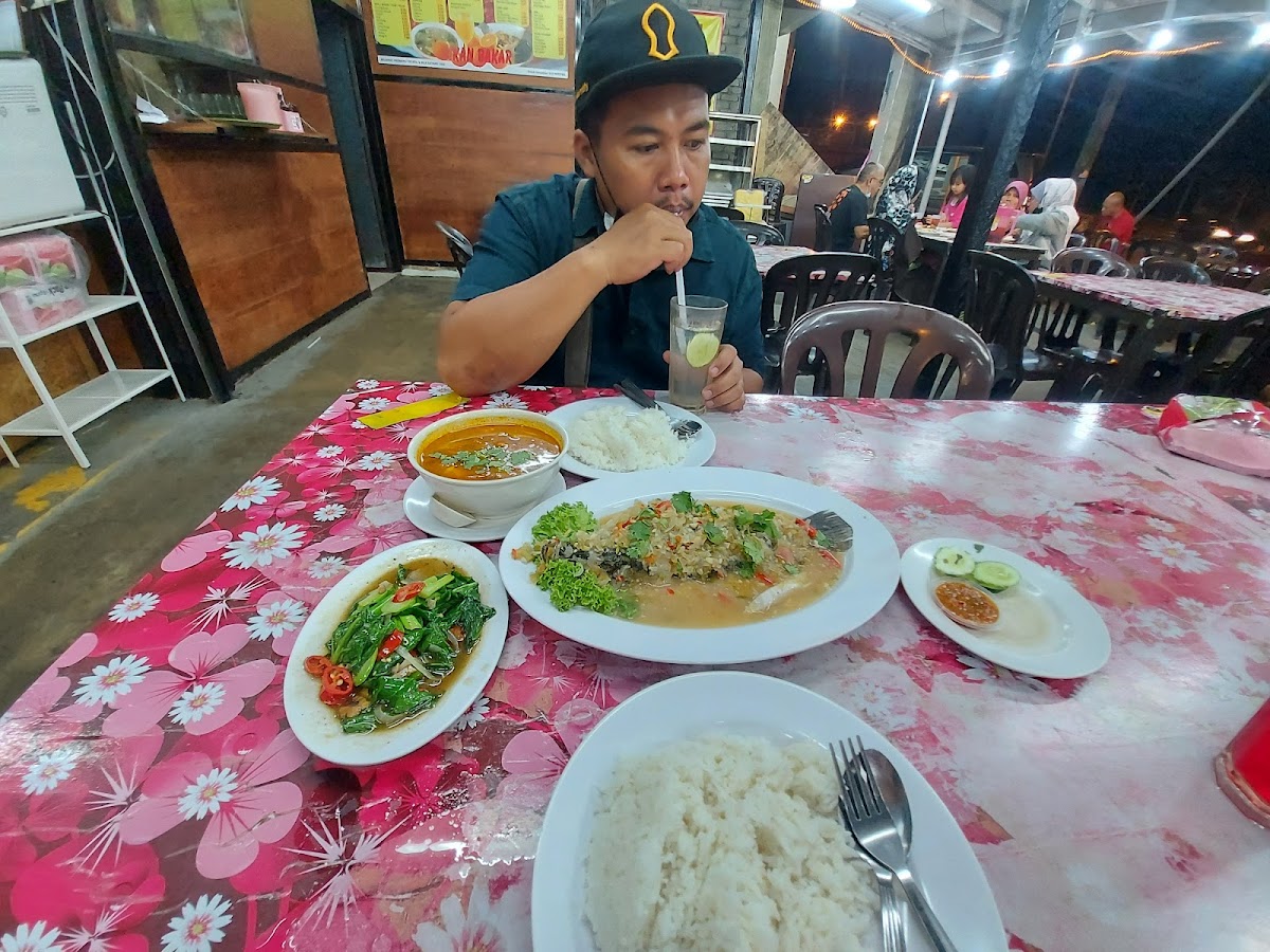 Esah Tomyam Seafood Photo 6