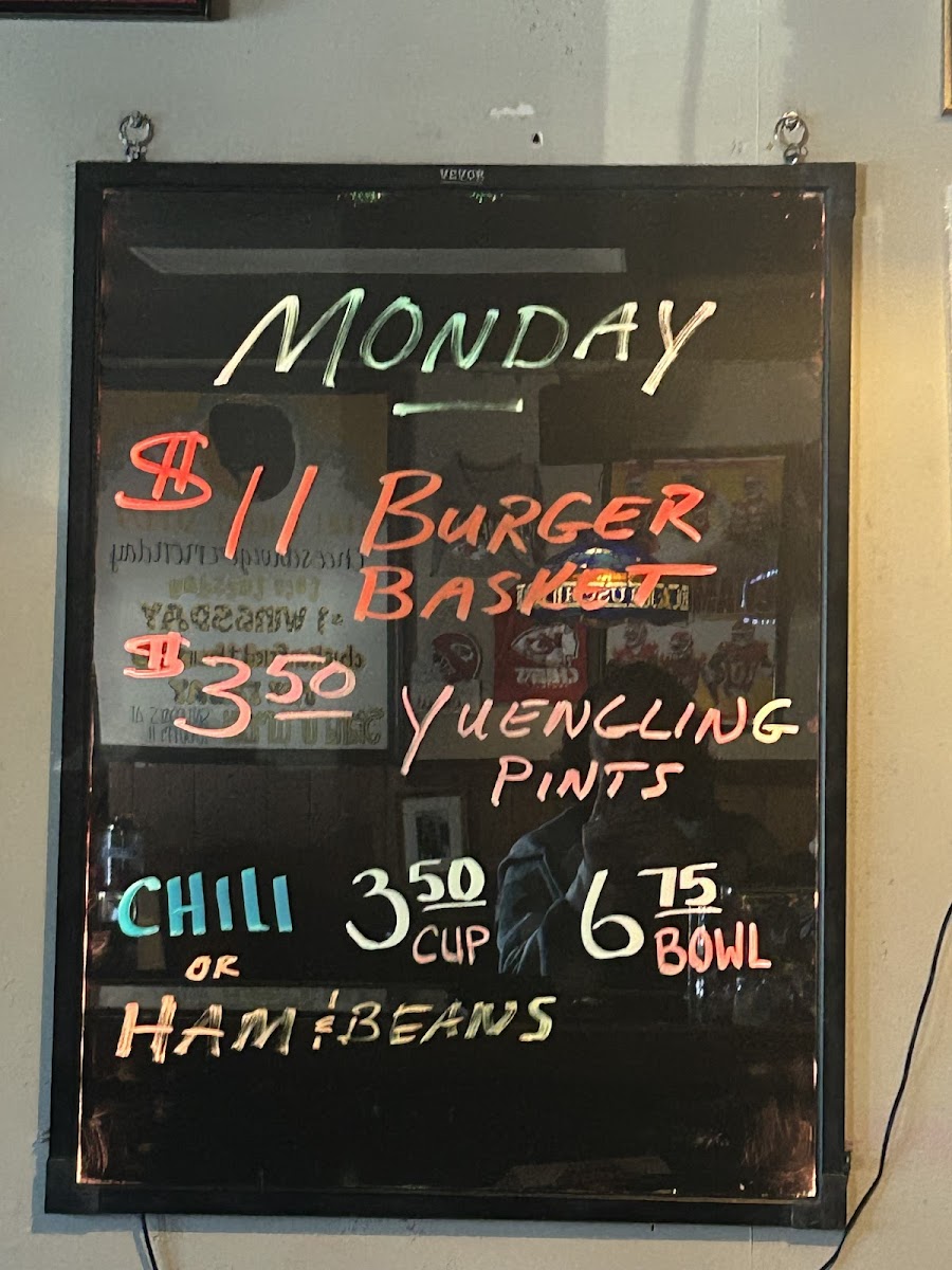 Dexter's Grill and Pub Photo 4