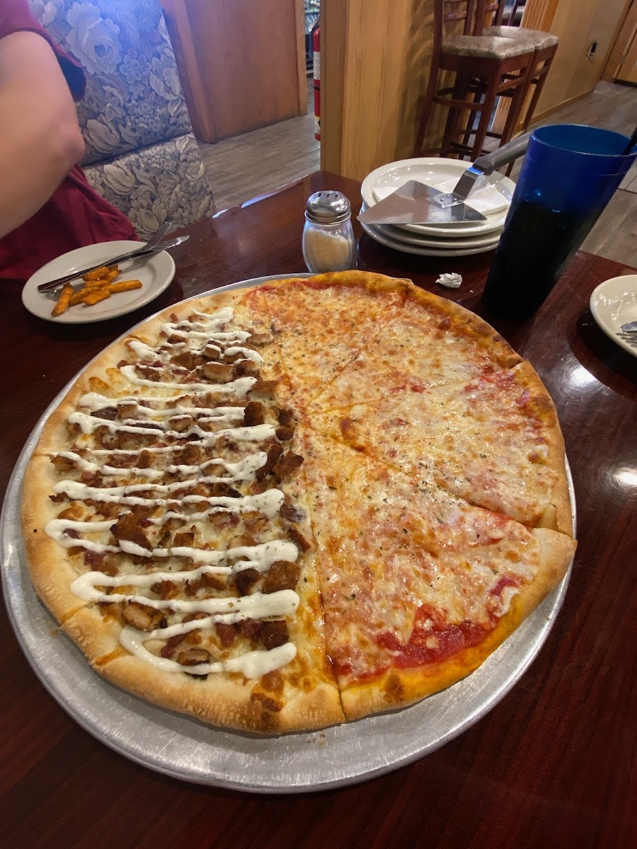 Main Street Pizzeria & Pub Photo 4