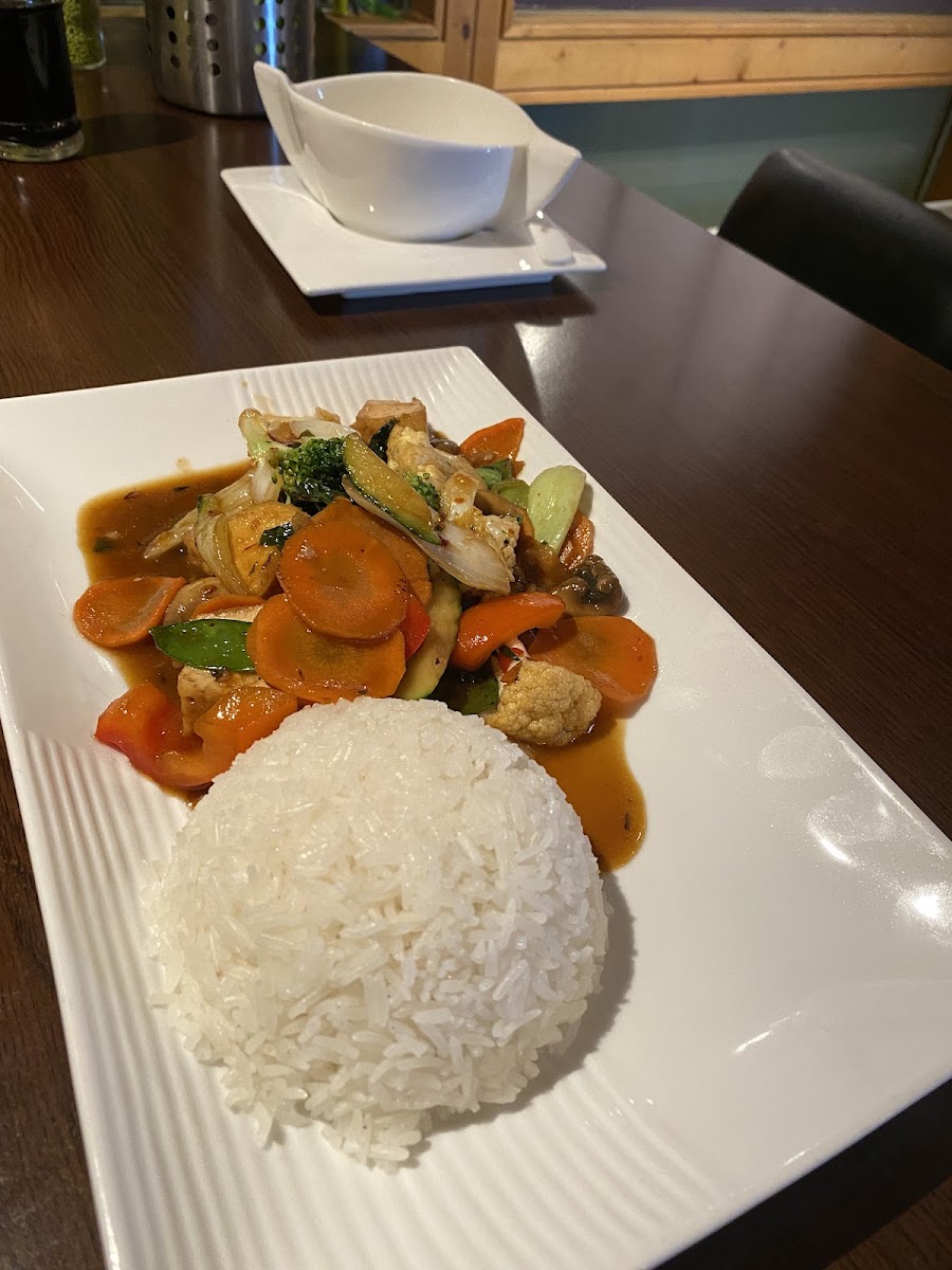 H&H Asia Bistro Photo 4