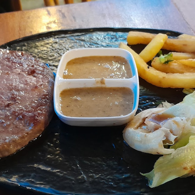 Rib Eye Steak with Shallot Sauce