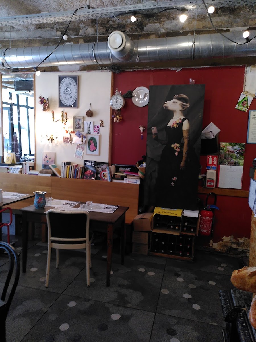 Cafe de L Hermitage Photo 3