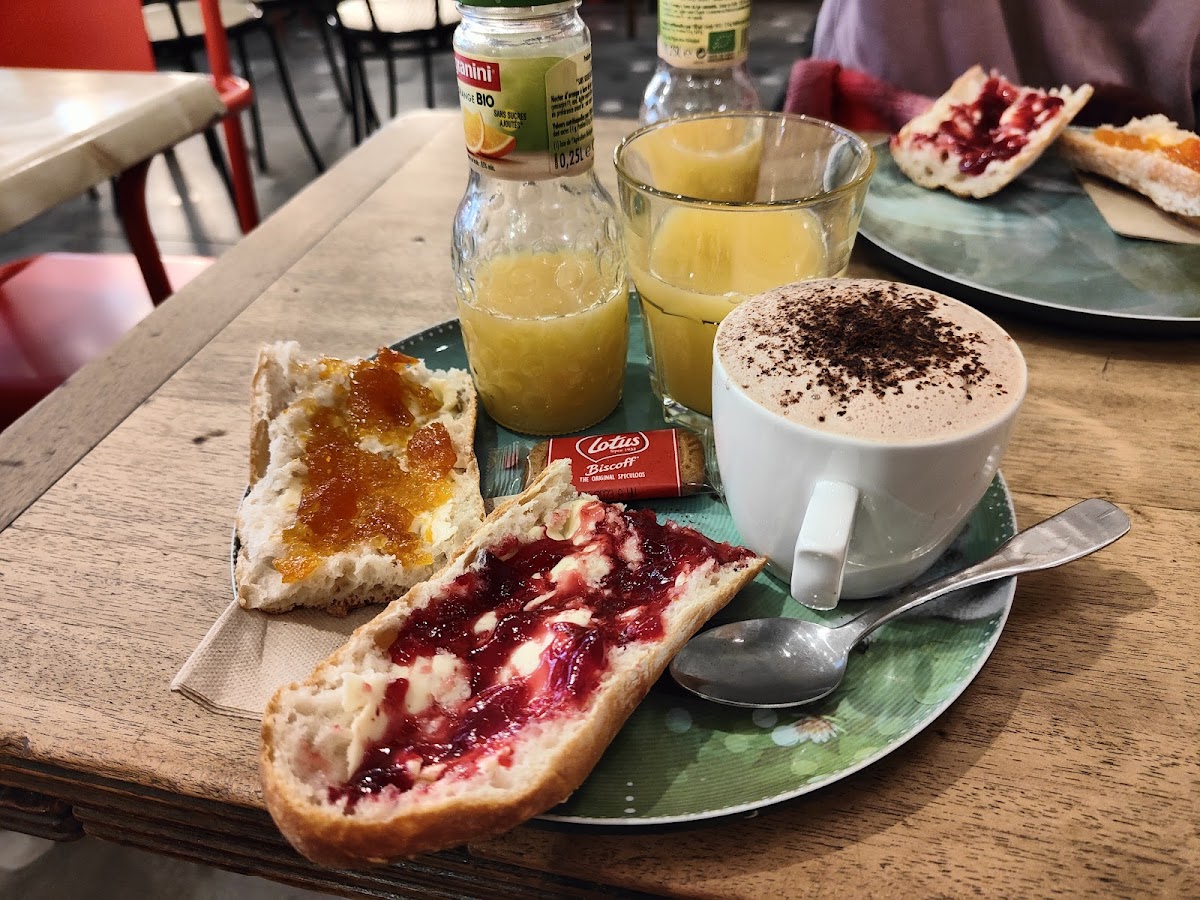 Cafe de L Hermitage Photo 7