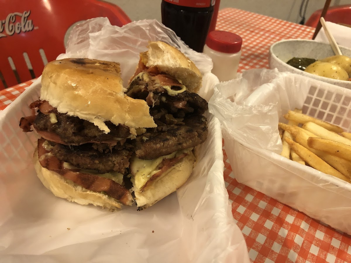 Taz Burger Photo 5