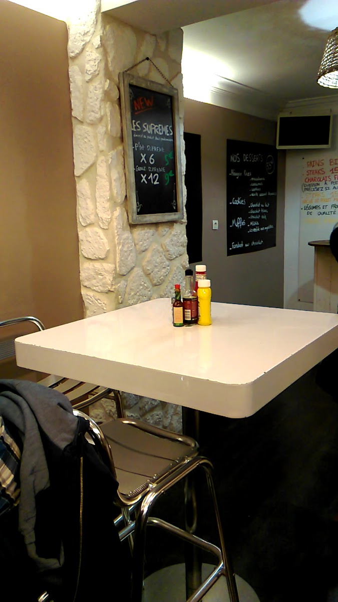Signature Burgers Photo 2