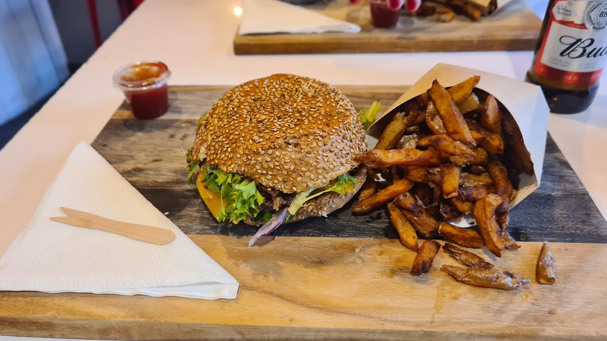 Signature Burgers Photo 4