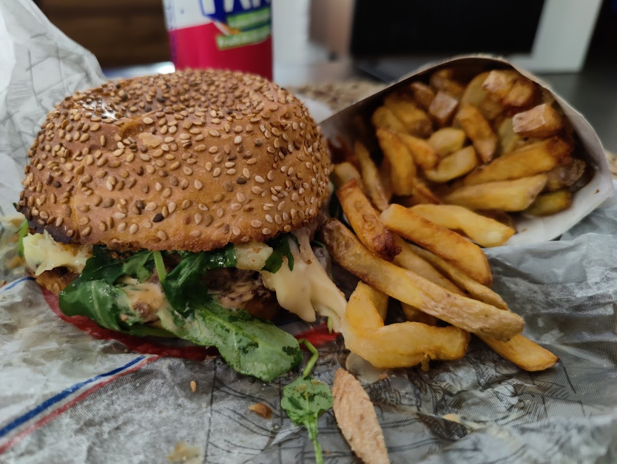 Signature Burgers Photo 7