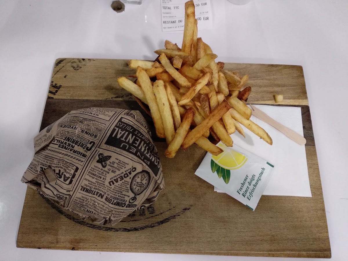 Signature Burgers Photo 9
