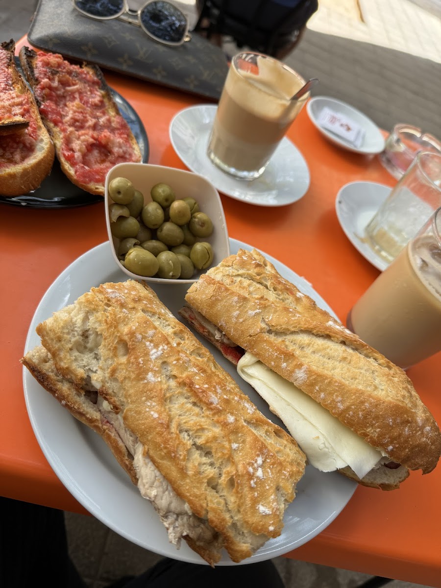 Cafeteria Panaderia Ven Carol Photo 7