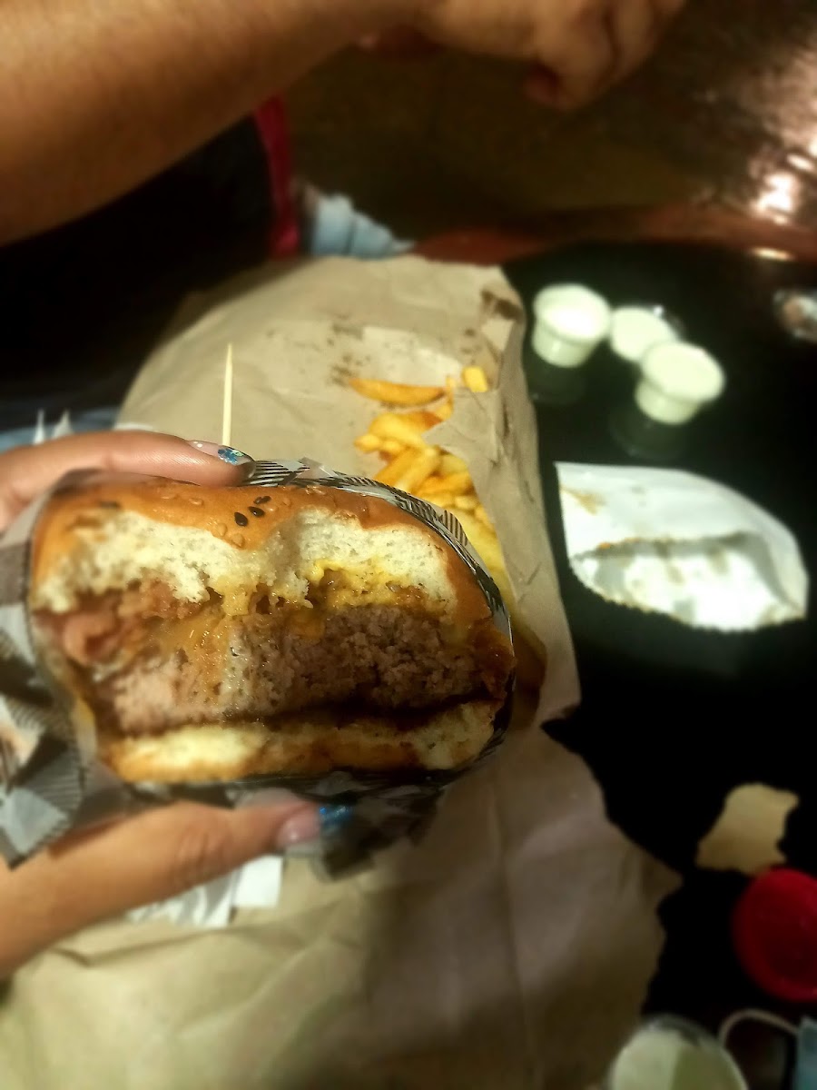 La Industrial Burger Photo 6