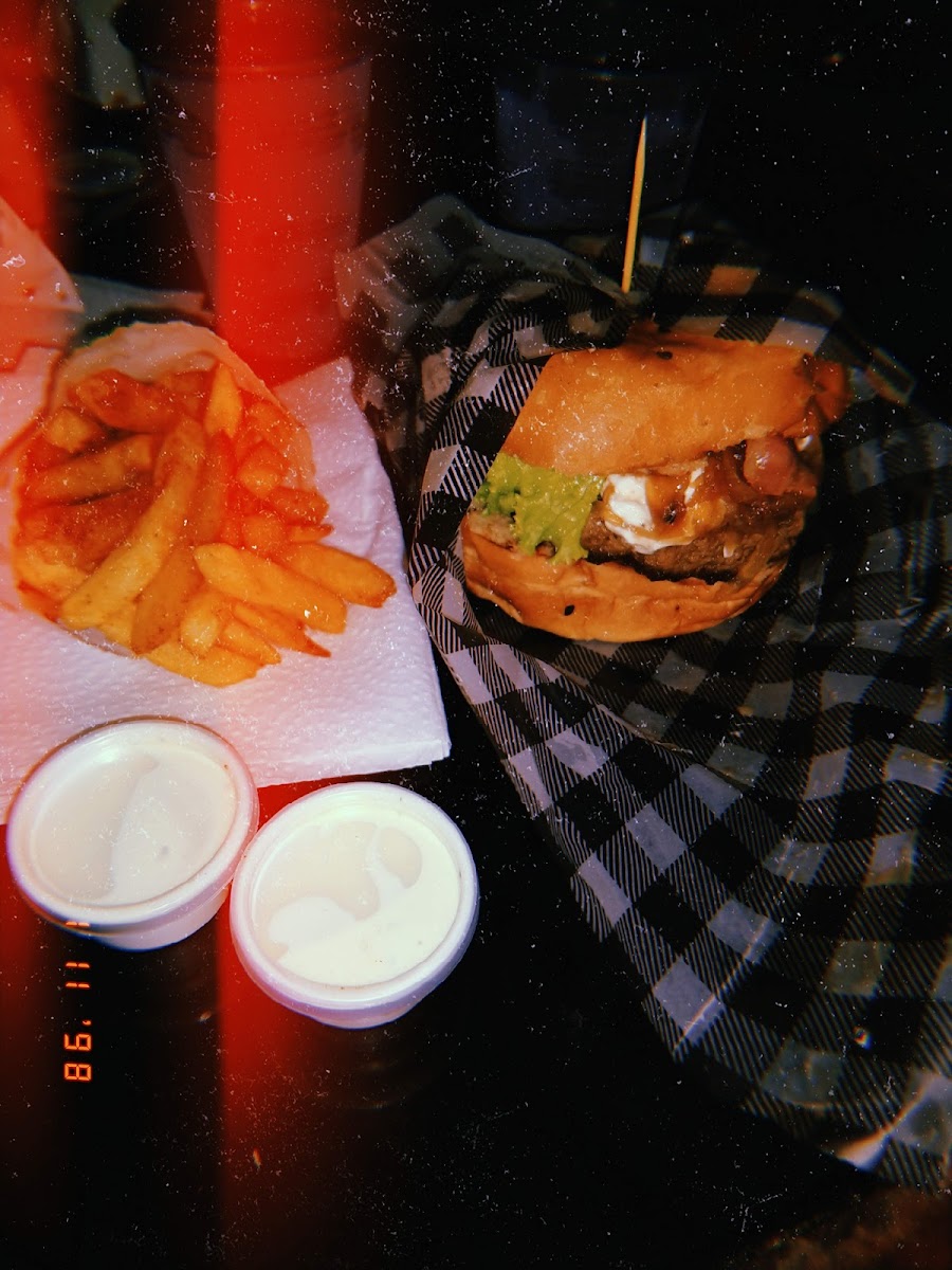 La Industrial Burger Photo 7