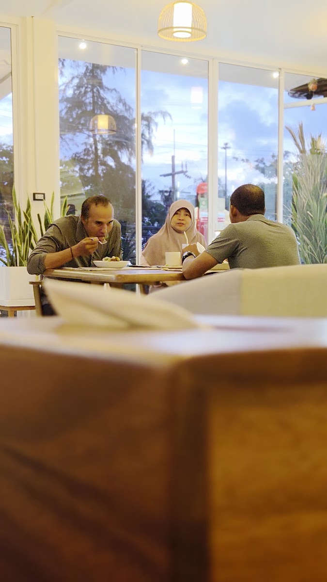 Navaii Halal Lounge Photo 8