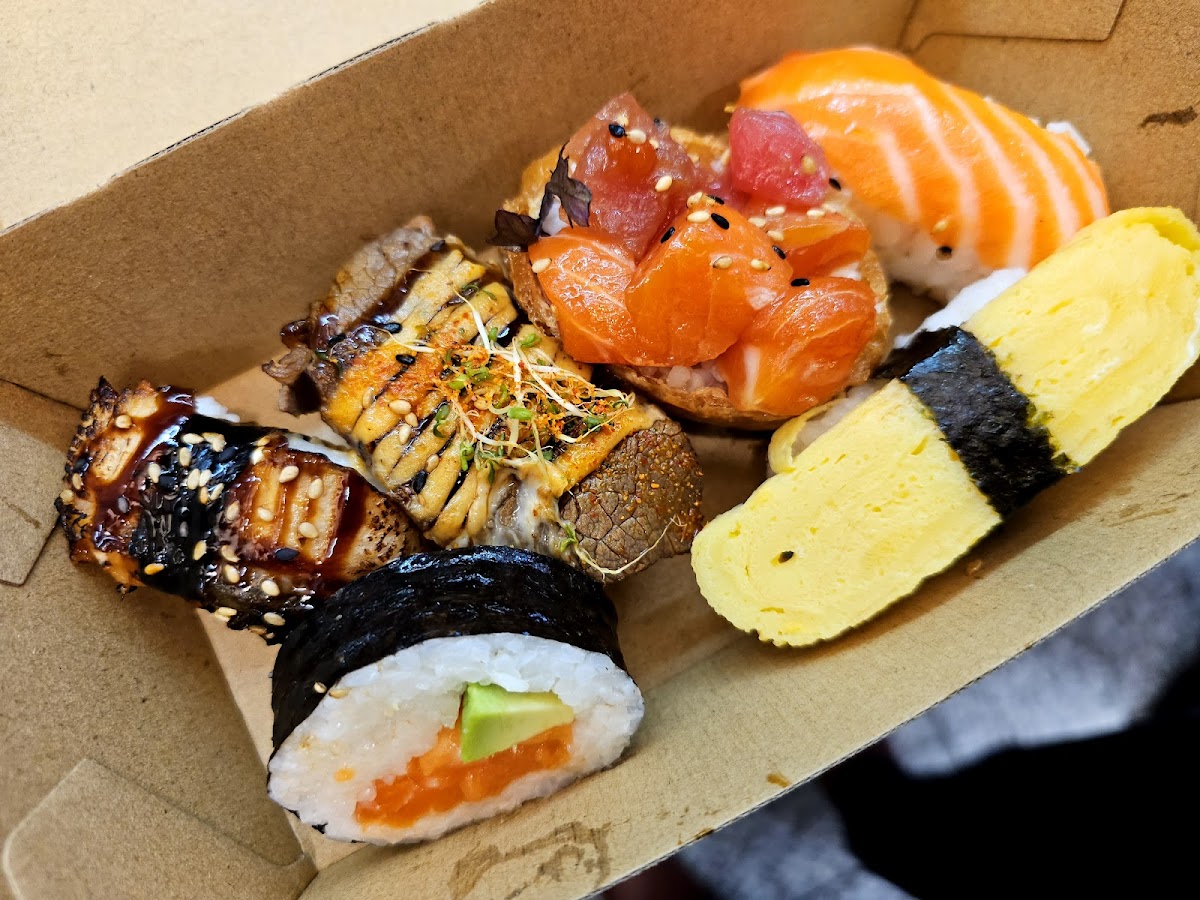 Fat Salmon Sushi Photo 4