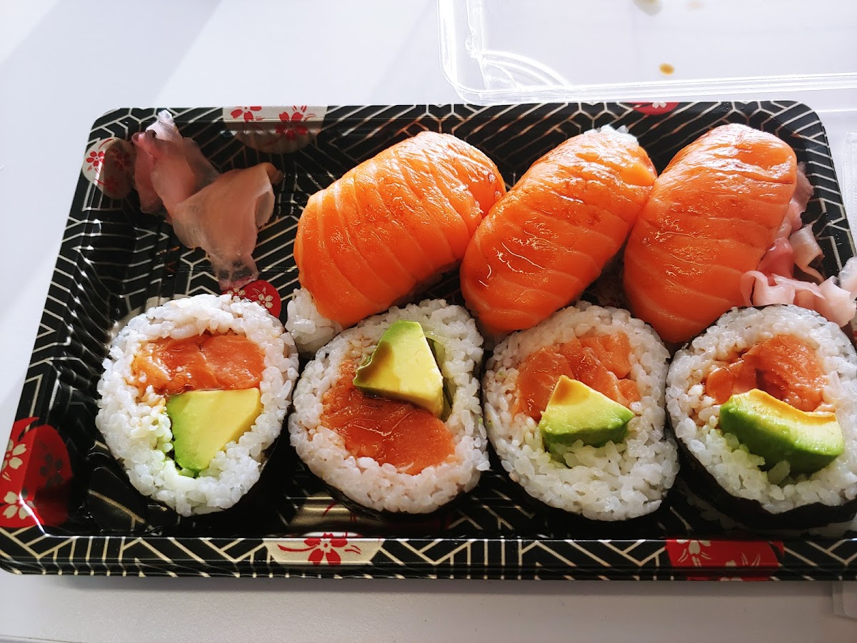 Fat Salmon Sushi Photo 7