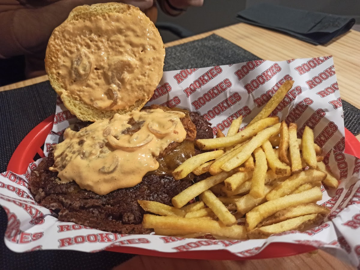 Rookies Burger Photo 8