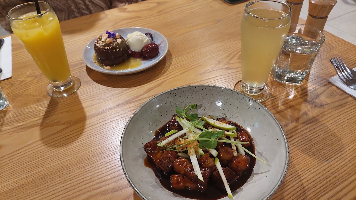 The Runway Restaurant Photo 7