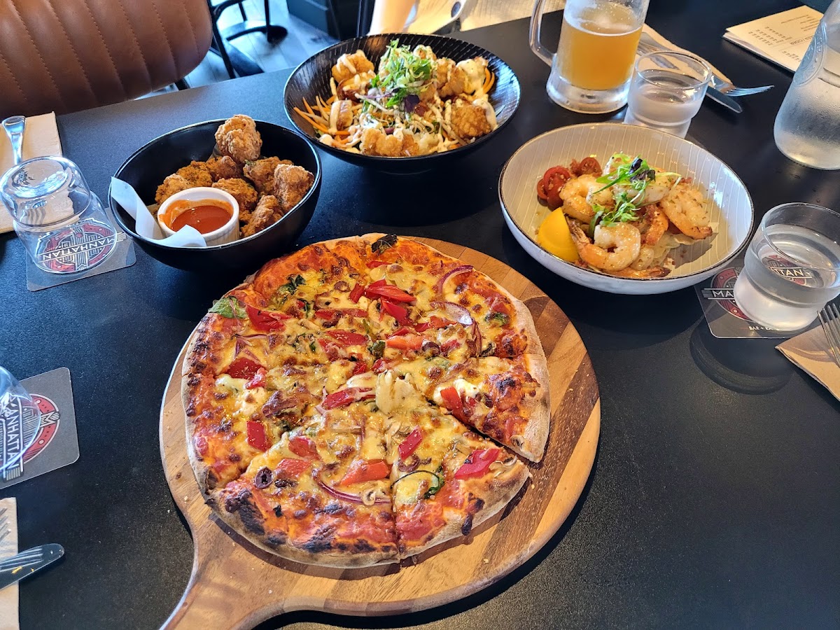 Manhattan Bar + Eatery Photo 4