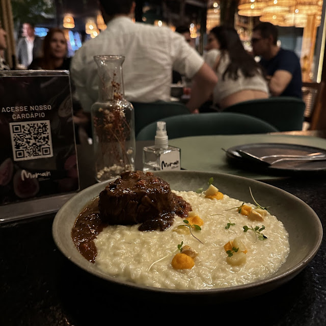 Filé Com Ragu de Cogumelos Acompanha Risoto Com Brie