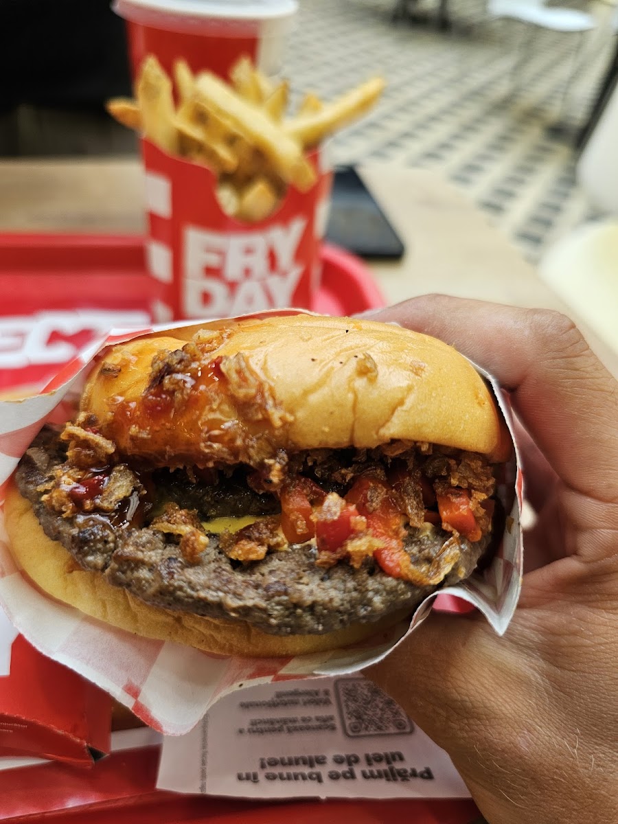 FRYDAY PLAZA M Photo 6