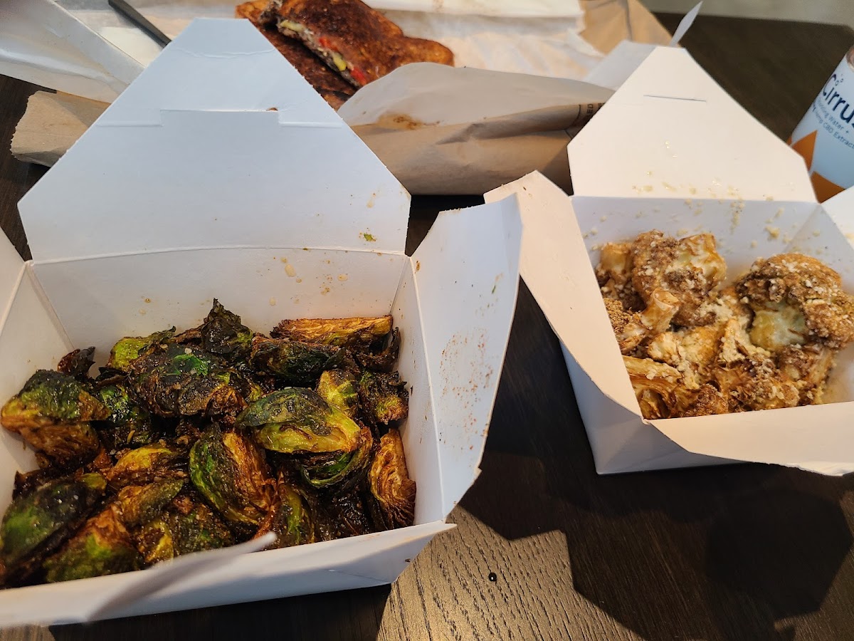 SmoQ'n Hot Grill Photo 6
